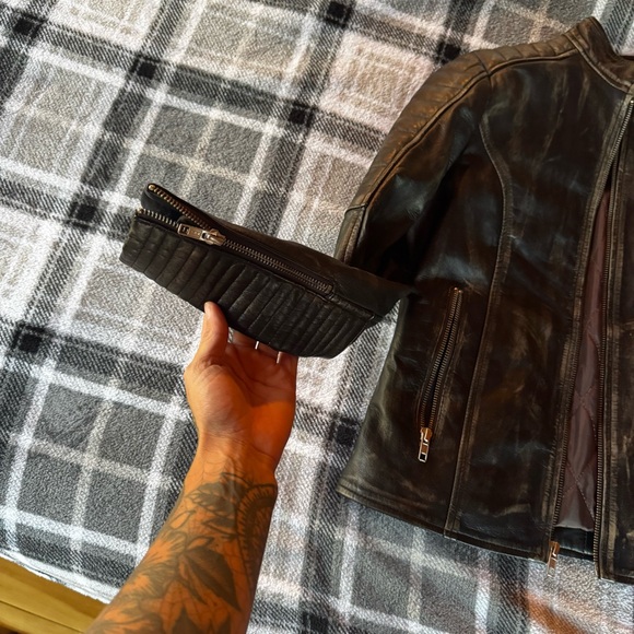 Leather jacket - Picture 4 of 6